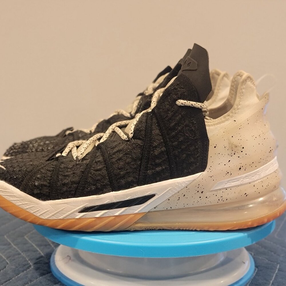 NIKE LEBRON 18 Basketball Athletic Shoes Sneakers CQ9283-007 Men's Size 10